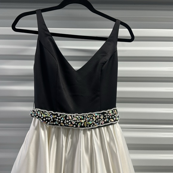 Gently Used - Picture 3 of 6